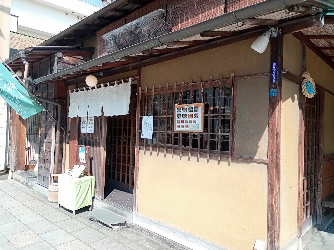 鎌倉駅の蕎麦屋 段葛こ寿々の外観