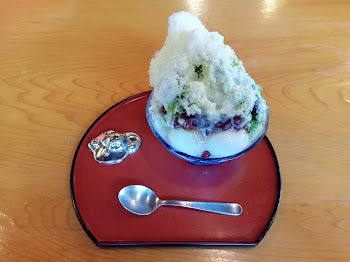 江の島のかき氷店 島の茶屋あぶらや 宇治金時かき氷みるくがけ