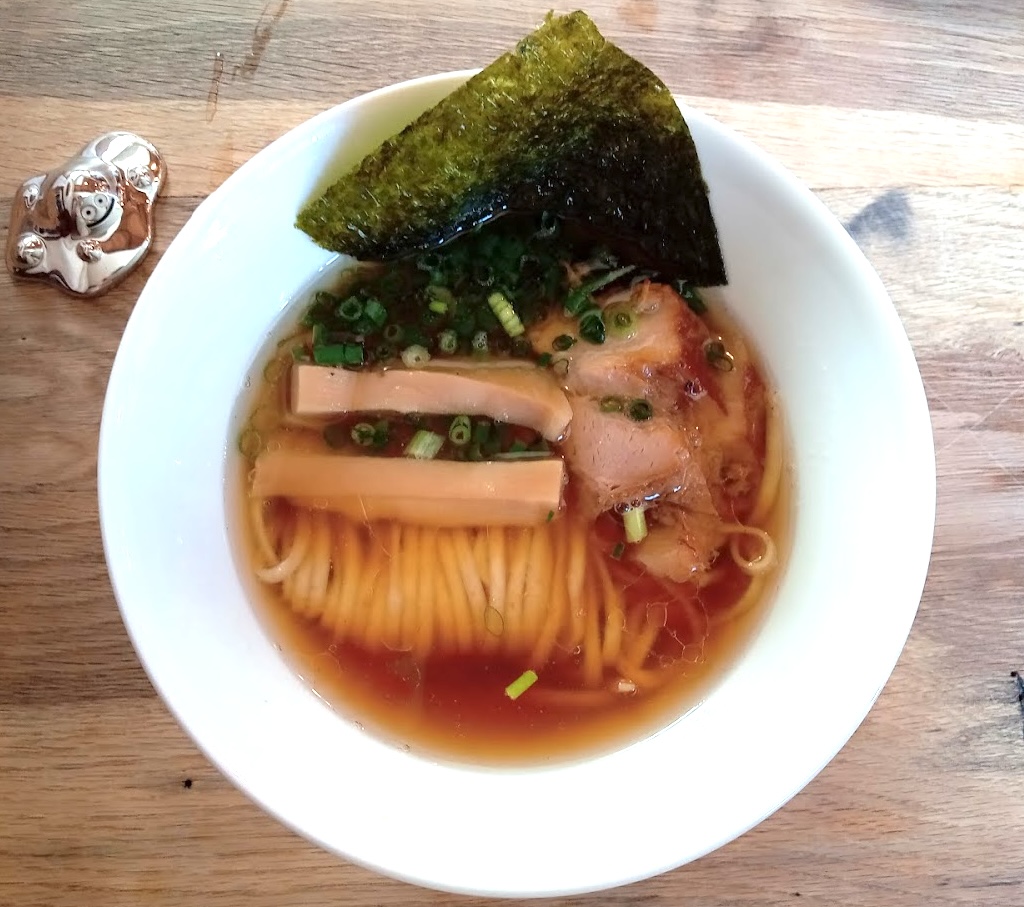七里ヶ浜 AWANOUTA 琥珀中華SOBA