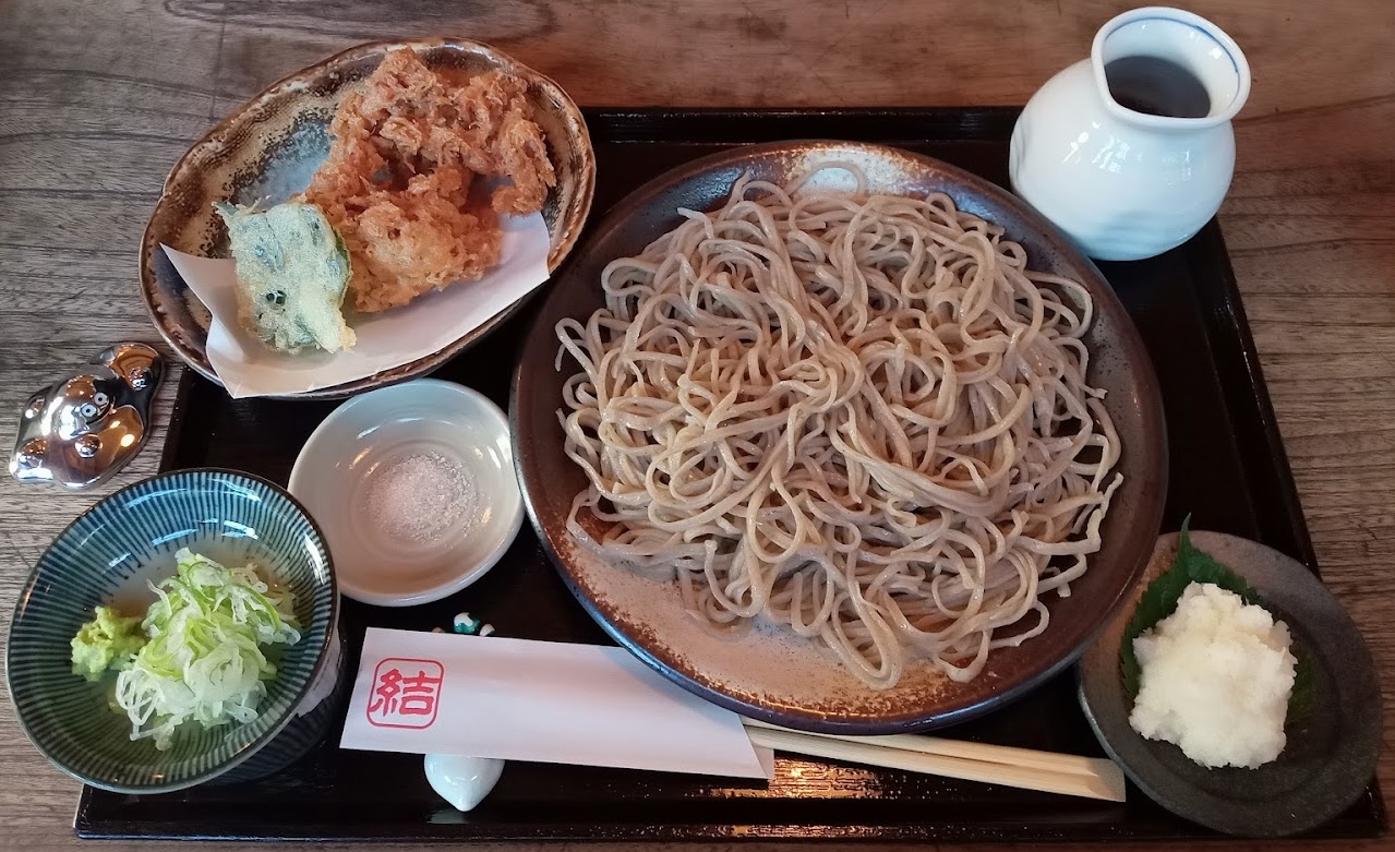 腰越 結 辛味おろしせいろ 桜海老のかき揚げ